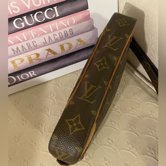 LOUIS VUITTON Marly Clutch Bag w/ COA, Dust Bag - Picture 10 of 14